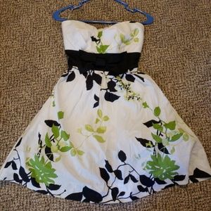 Strapless Black, white, and green dress